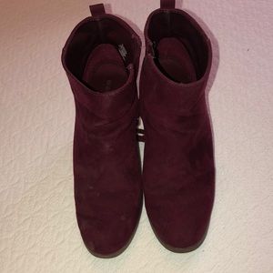 Red ankle booties 🔥